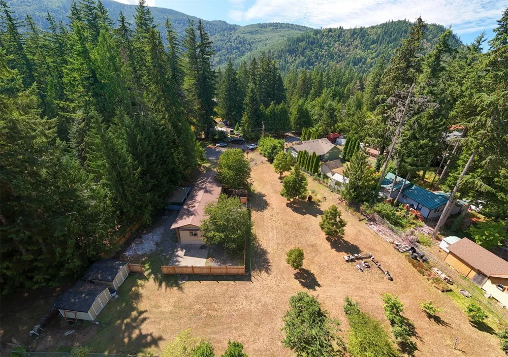 8372 Juniper Lane Maple Falls, WA 98266