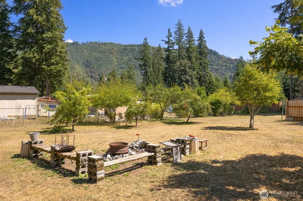 8372 Juniper Lane Maple Falls, WA 98266