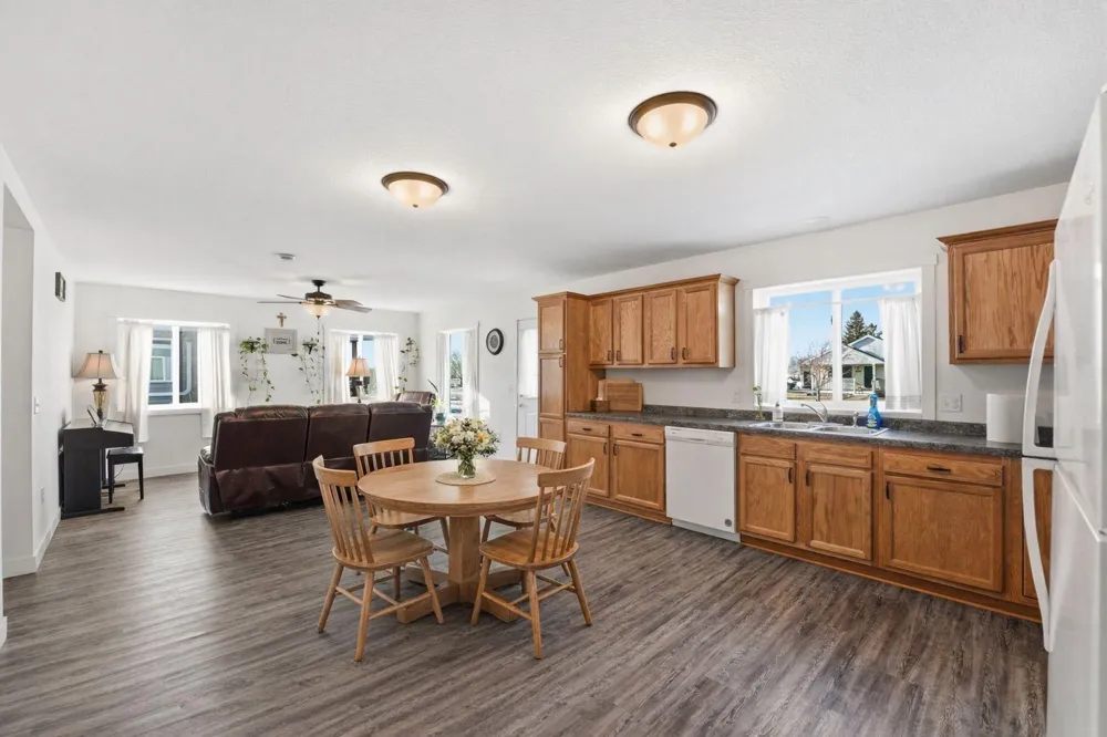 1504 Jasmine Drive Alexandria, MN 56308