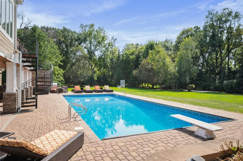 12100 Grandview Terrace Apple Valley, MN 55124