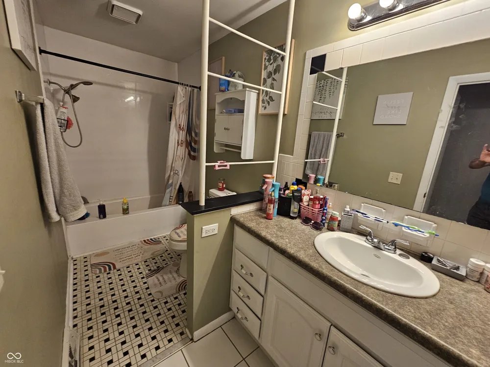 6302 W Loretta Drive Indianapolis, IN 46221