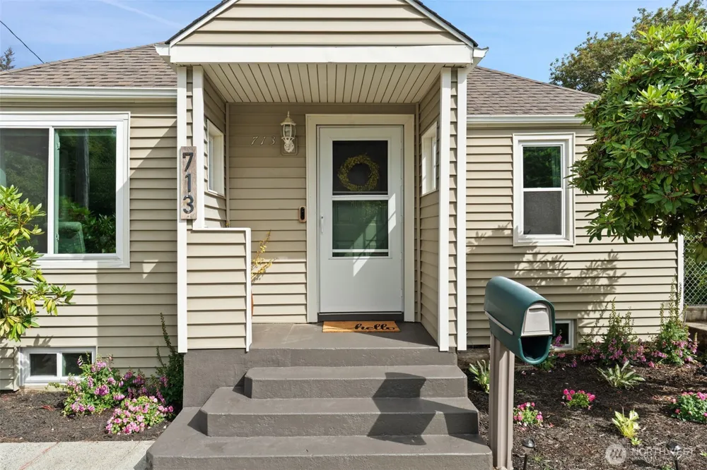 713 Hull Avenue Port Orchard, WA 98366