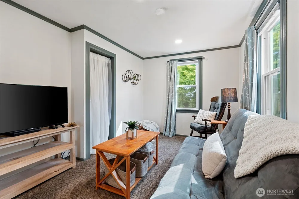 713 Hull Avenue Port Orchard, WA 98366