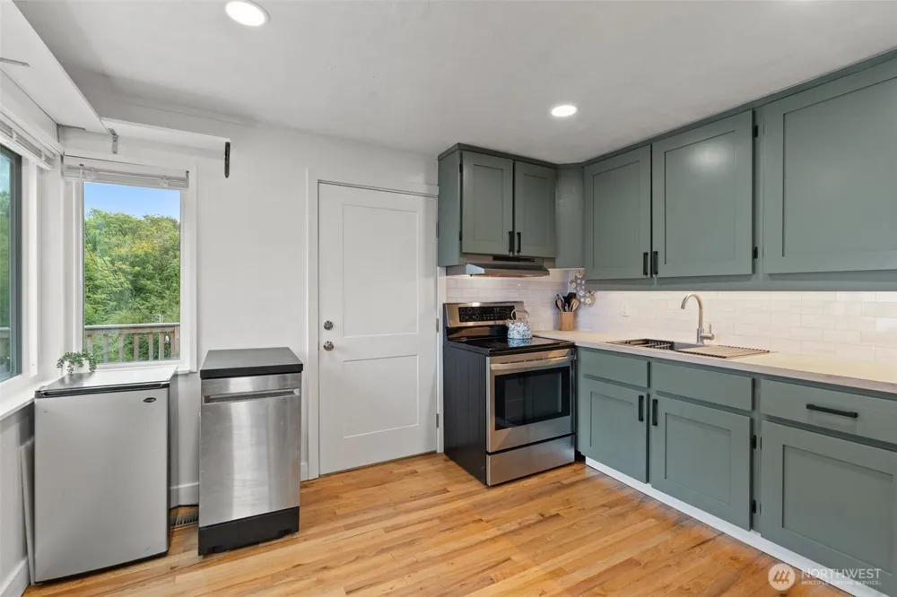 713 Hull Avenue Port Orchard, WA 98366