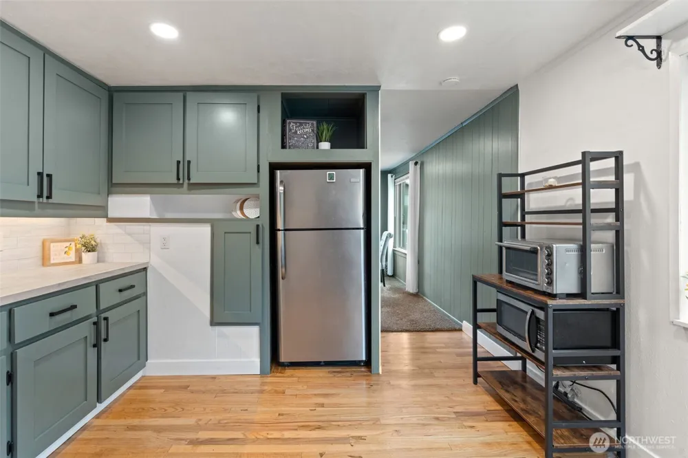 713 Hull Avenue Port Orchard, WA 98366