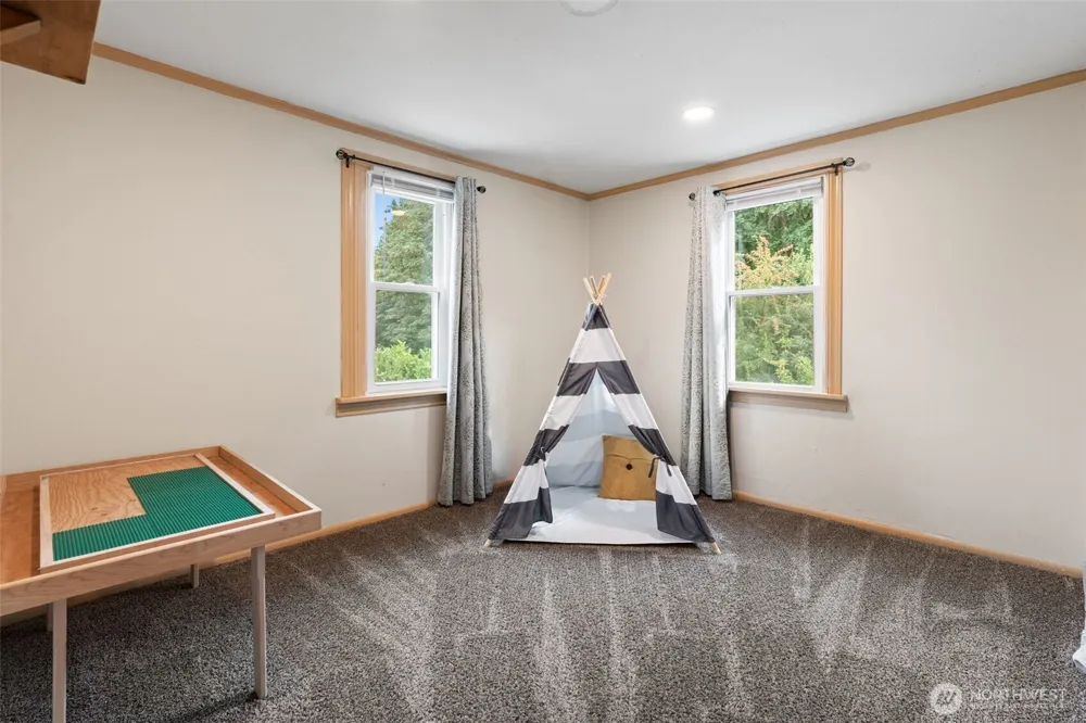 713 Hull Avenue Port Orchard, WA 98366
