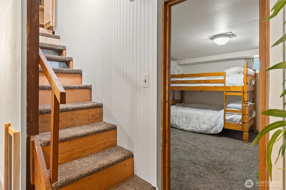 713 Hull Avenue Port Orchard, WA 98366