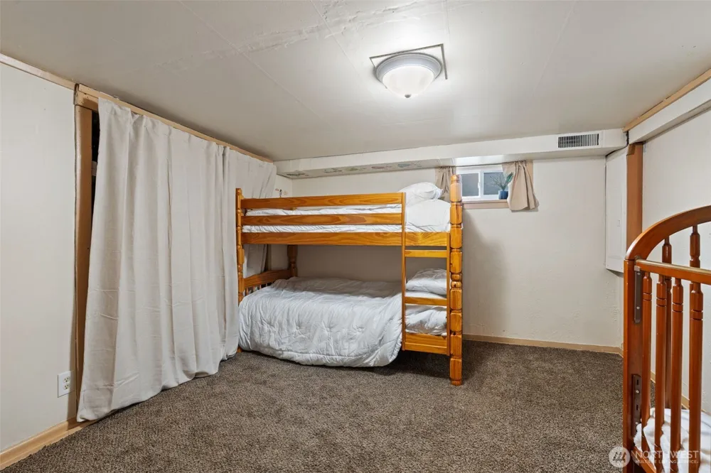 713 Hull Avenue Port Orchard, WA 98366