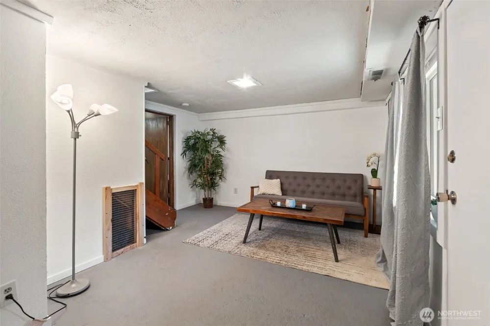 713 Hull Avenue Port Orchard, WA 98366