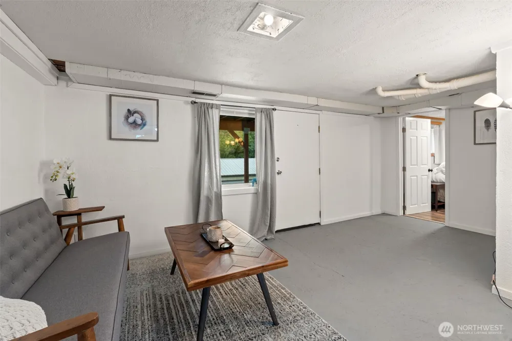 713 Hull Avenue Port Orchard, WA 98366