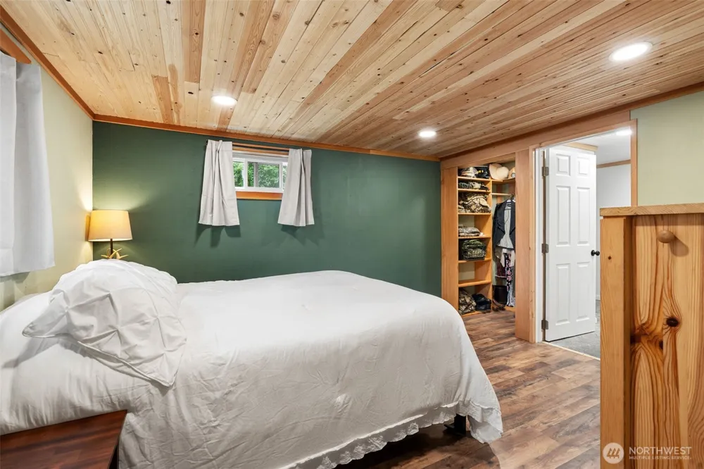 713 Hull Avenue Port Orchard, WA 98366