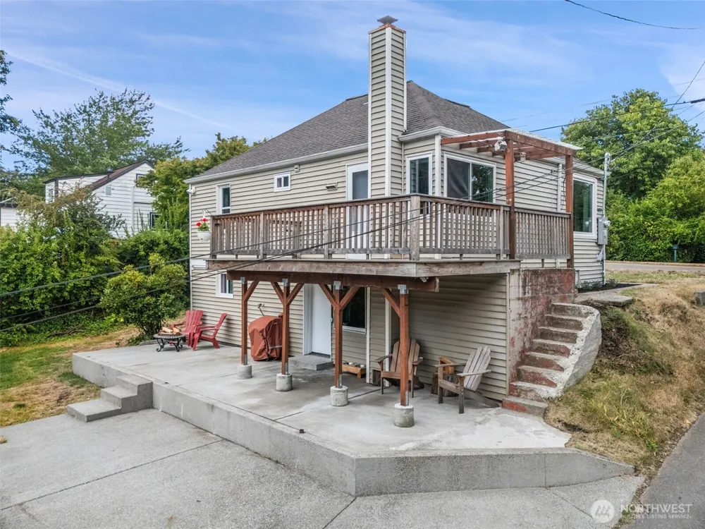 713 Hull Avenue Port Orchard, WA 98366
