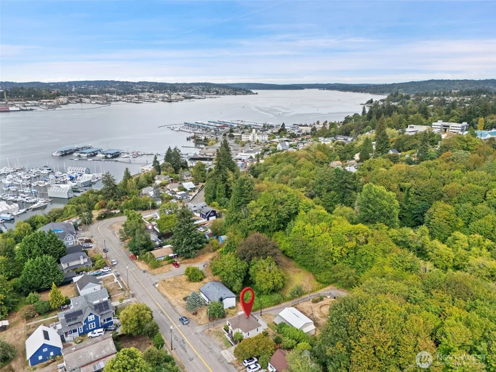 713 Hull Avenue Port Orchard, WA 98366