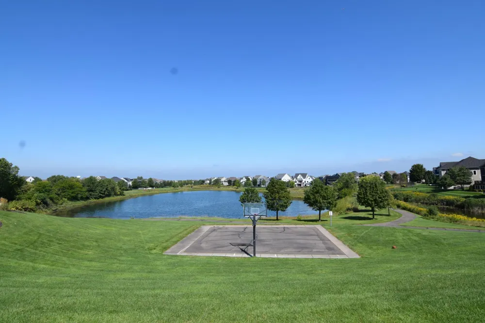 16671 Diamonte Path Lakeville, MN 55044