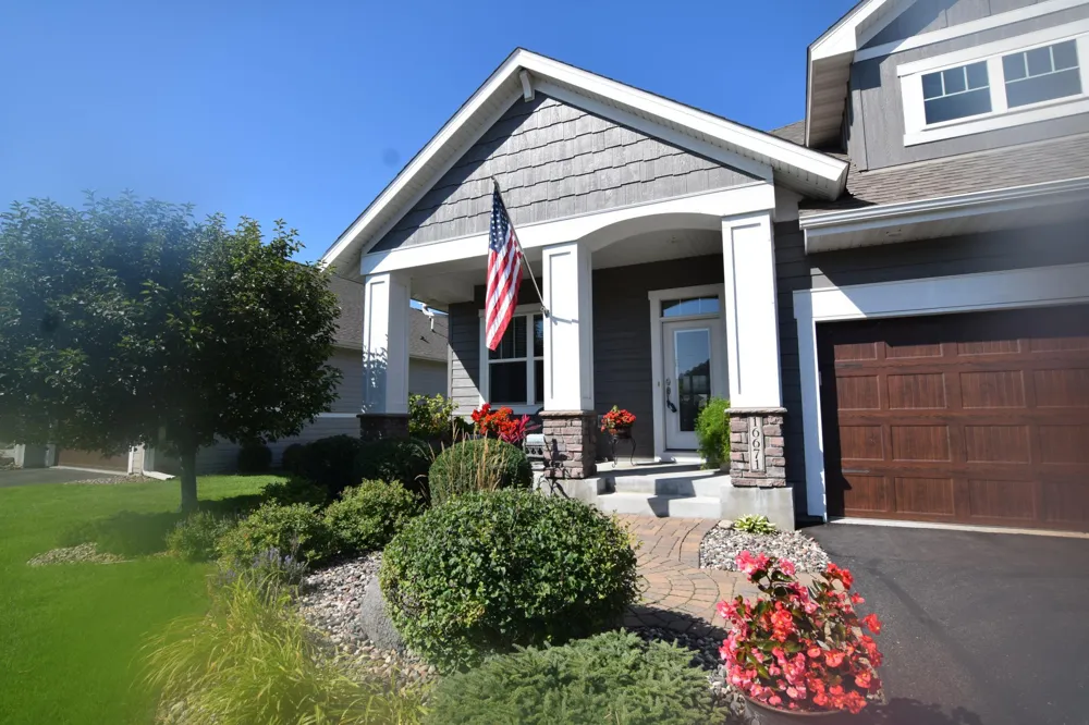 16671 Diamonte Path Lakeville, MN 55044