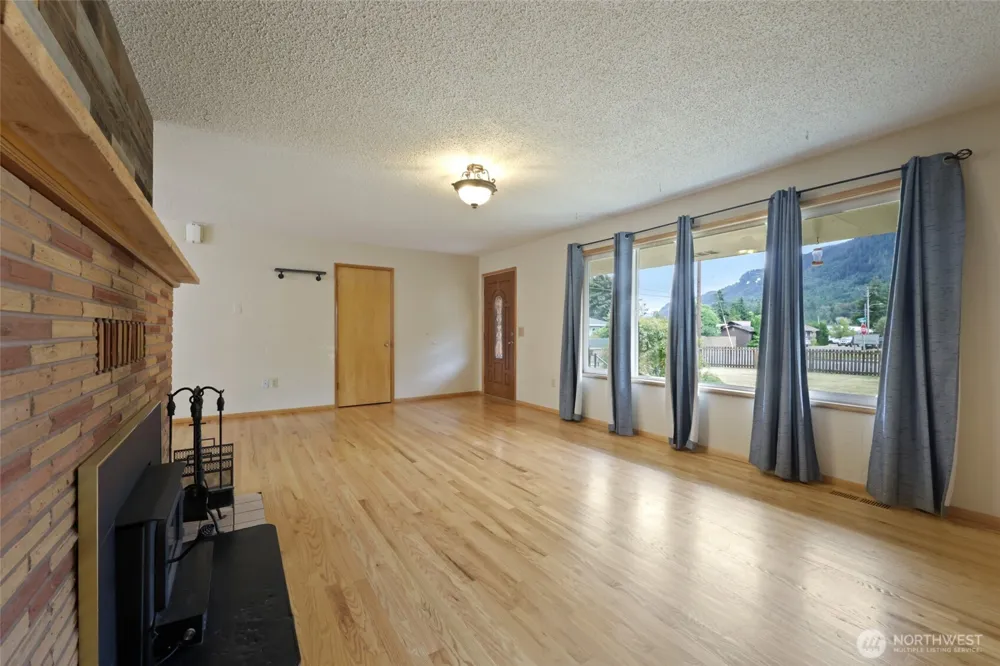 102 W Adams Avenue Morton, WA 98356