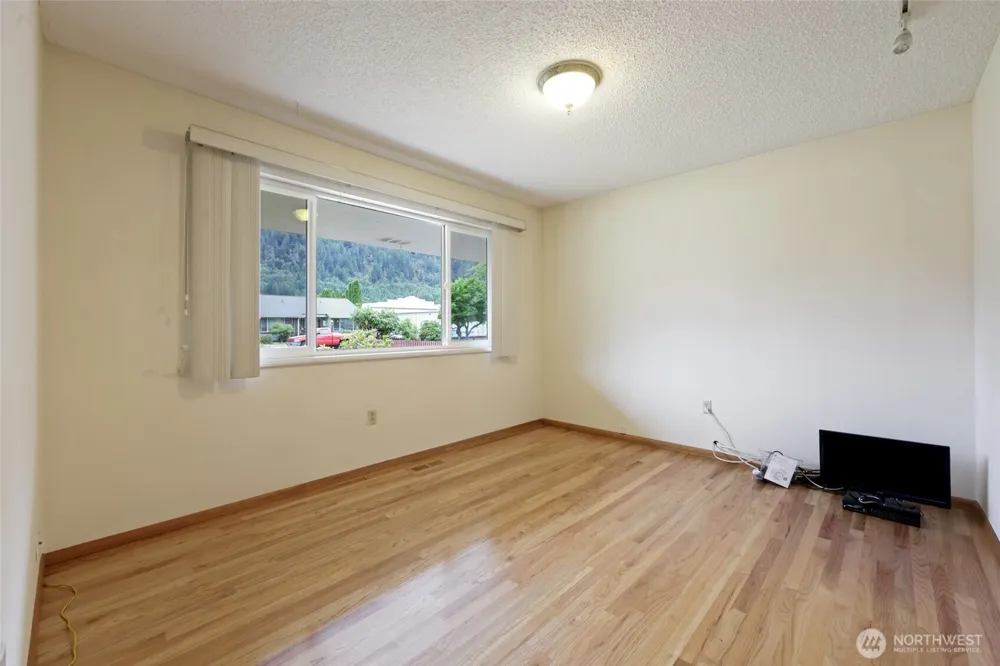 102 W Adams Avenue Morton, WA 98356