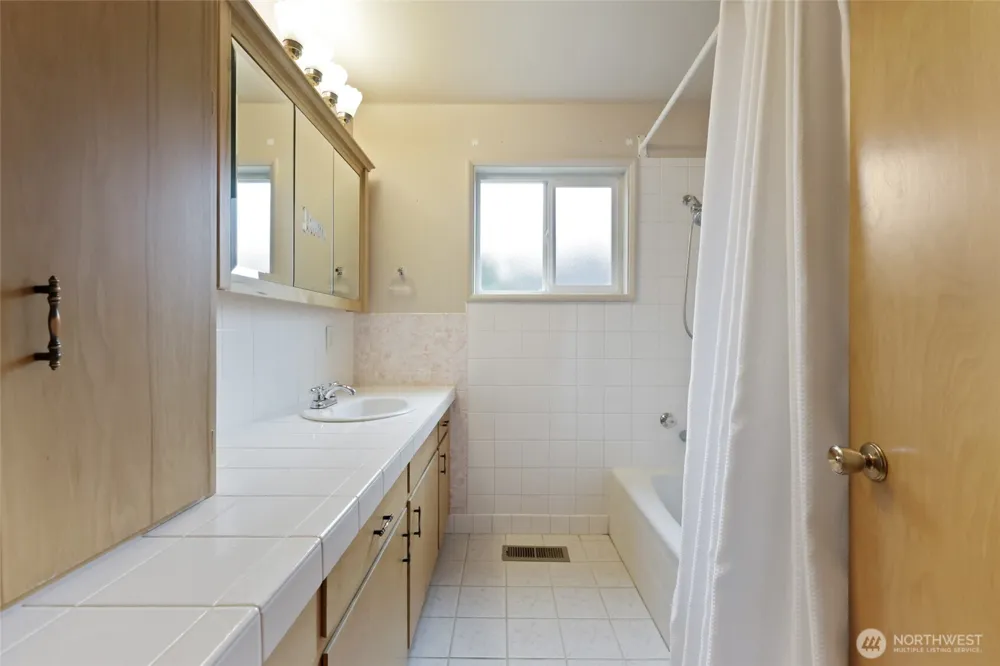 102 W Adams Avenue Morton, WA 98356