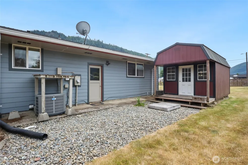 102 W Adams Avenue Morton, WA 98356