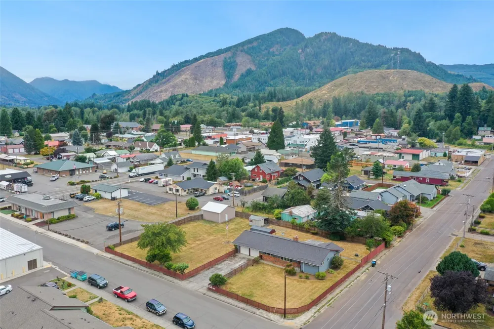 102 W Adams Avenue Morton, WA 98356