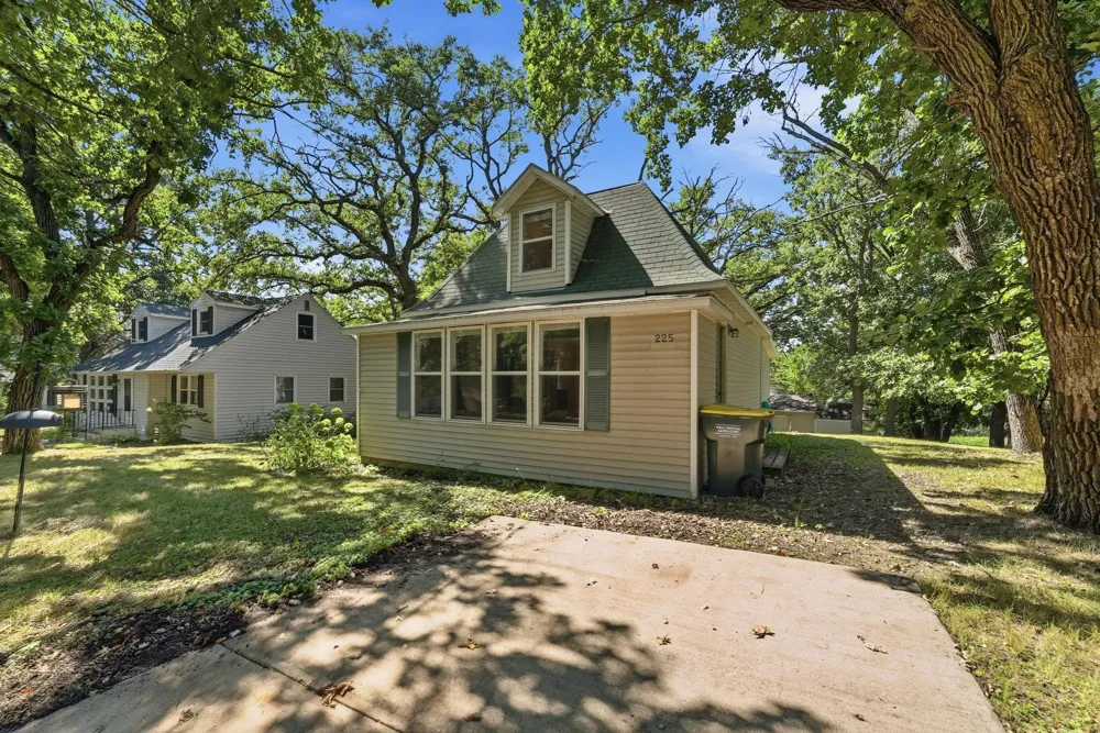 225 Cedar Street NE New London, MN 56273