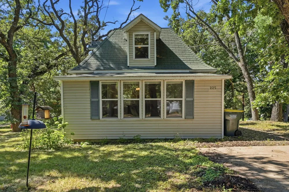 225 Cedar Street NE New London, MN 56273