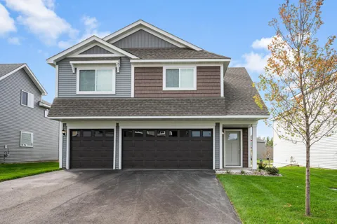 605 Redwood Loop