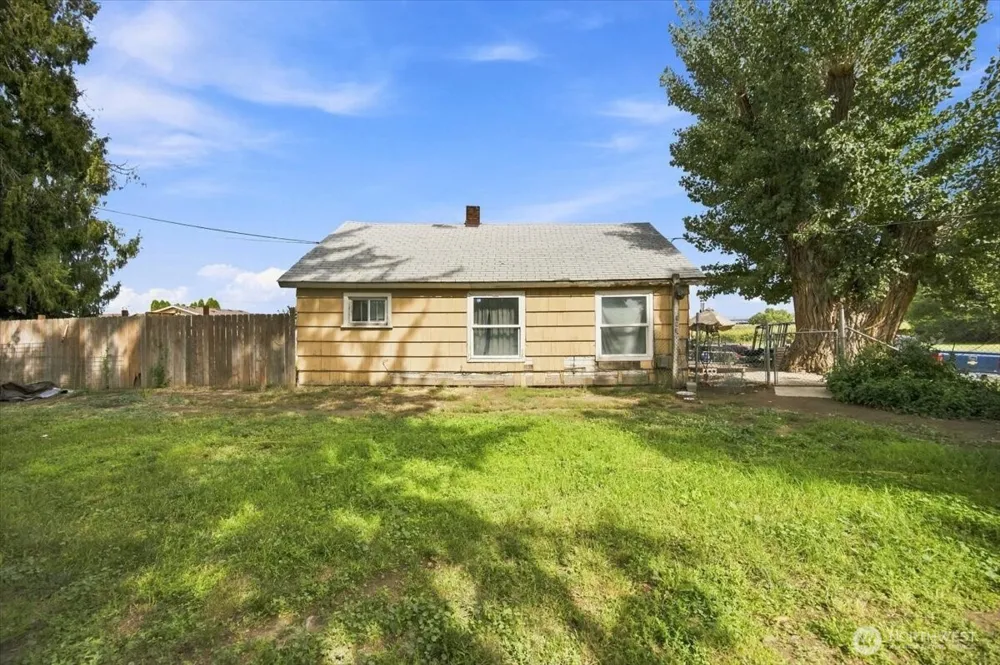 703 5th Street Grandview, WA 98930