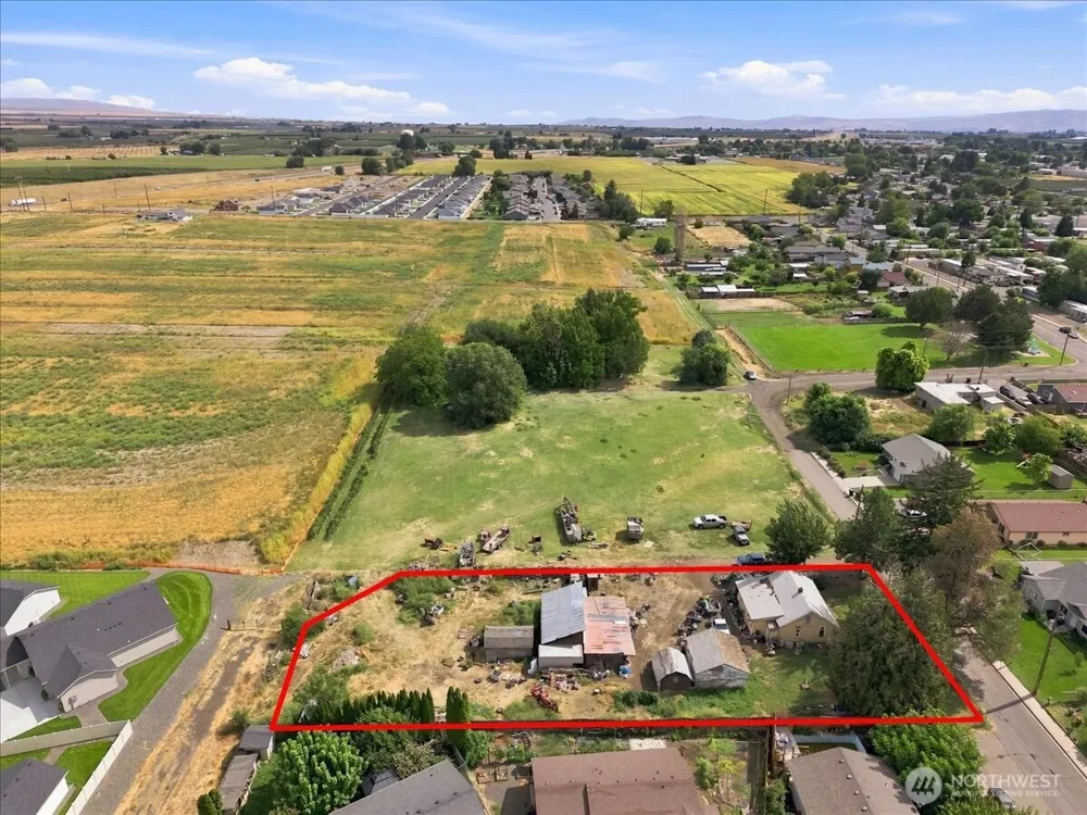 703 5th Street Grandview, WA 98930