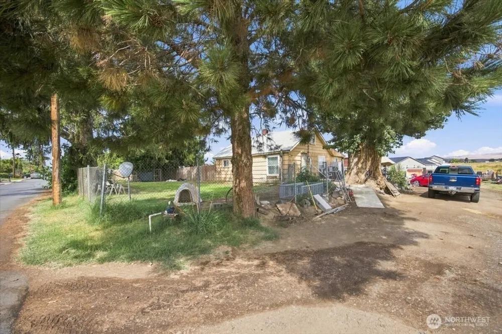 703 5th Street Grandview, WA 98930