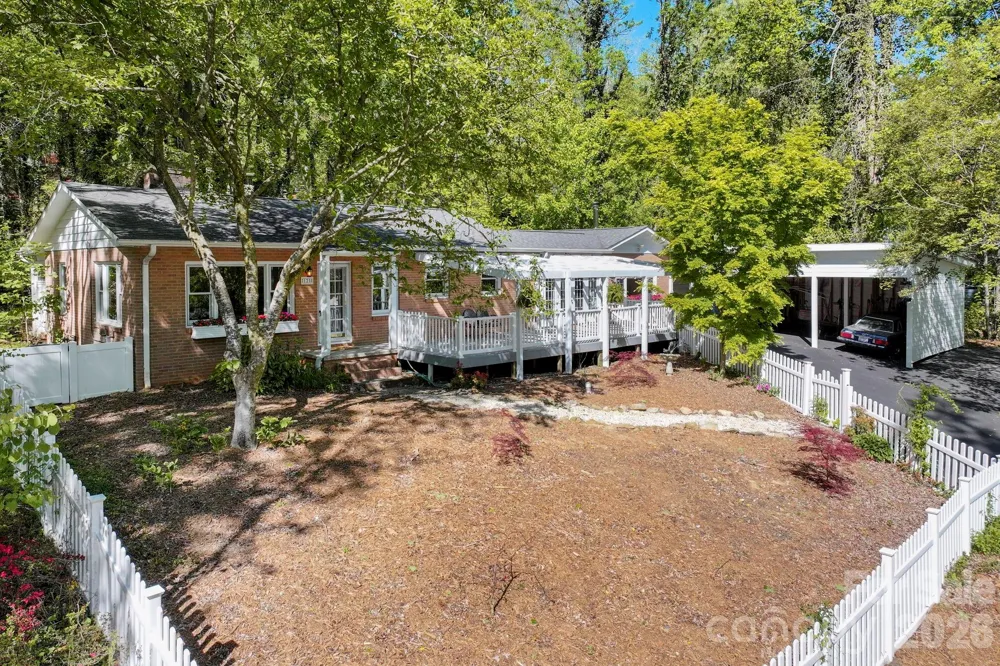 121 Wells Street Hendersonville, NC 28739