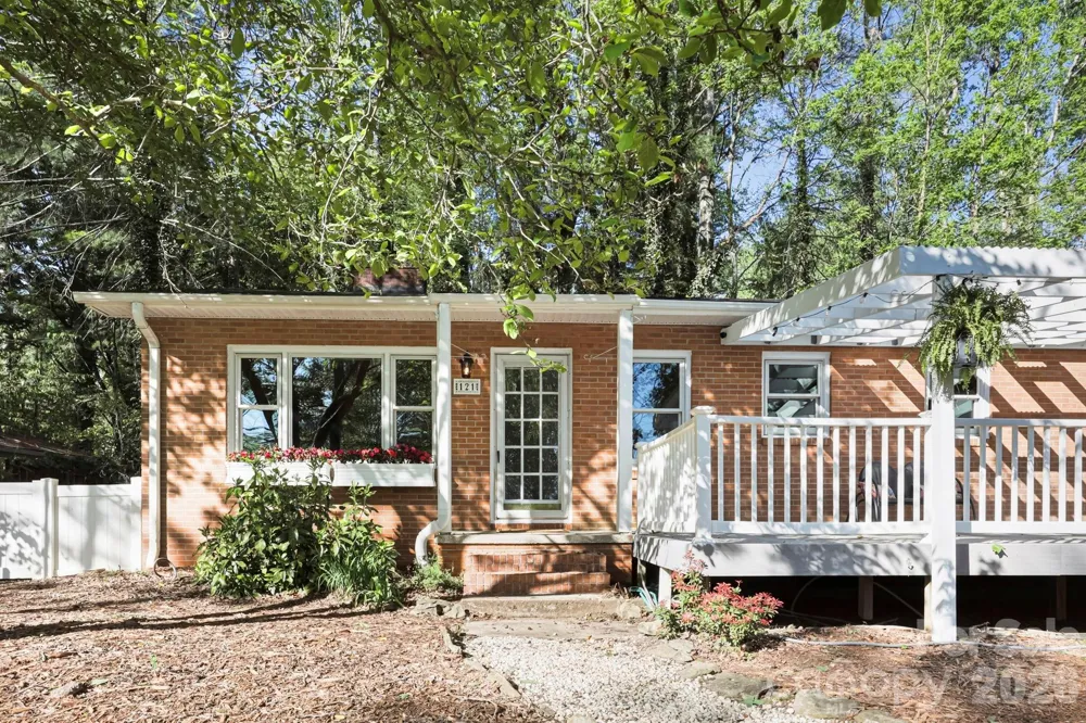 121 Wells Street Hendersonville, NC 28739