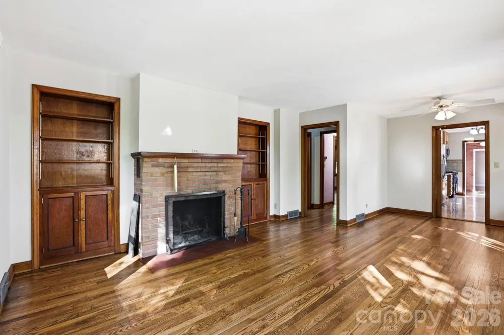121 Wells Street Hendersonville, NC 28739