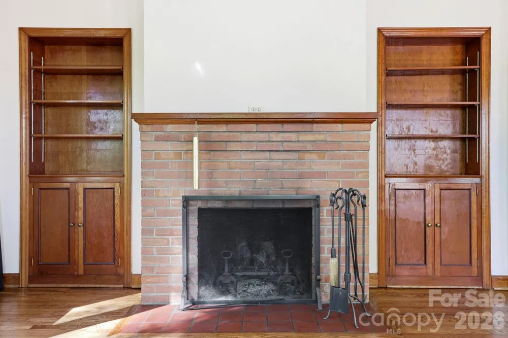 121 Wells Street Hendersonville, NC 28739