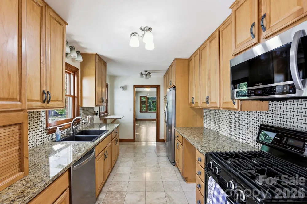 121 Wells Street Hendersonville, NC 28739