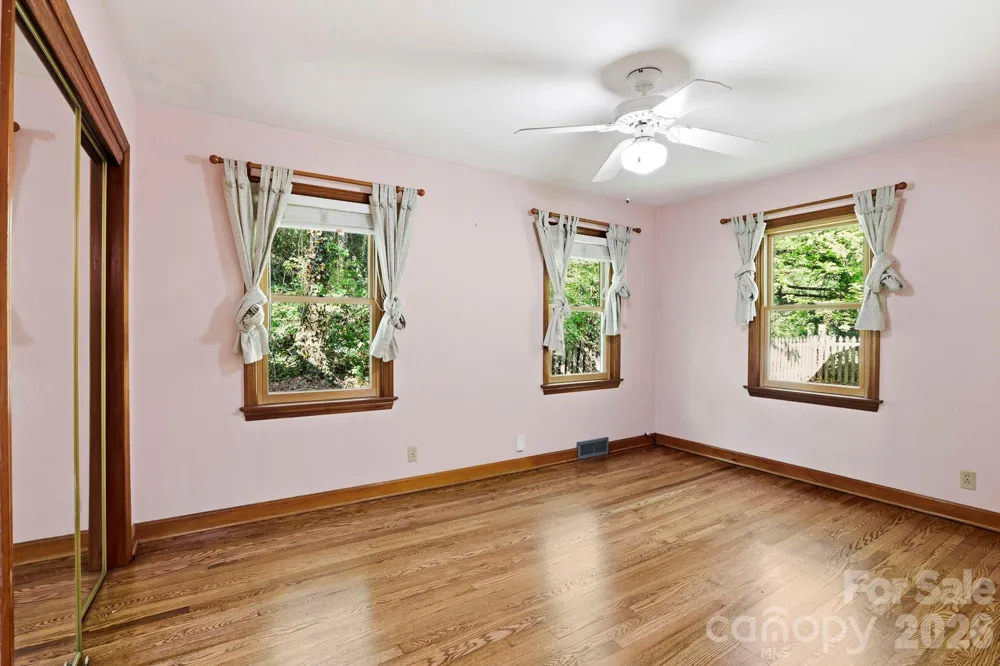 121 Wells Street Hendersonville, NC 28739