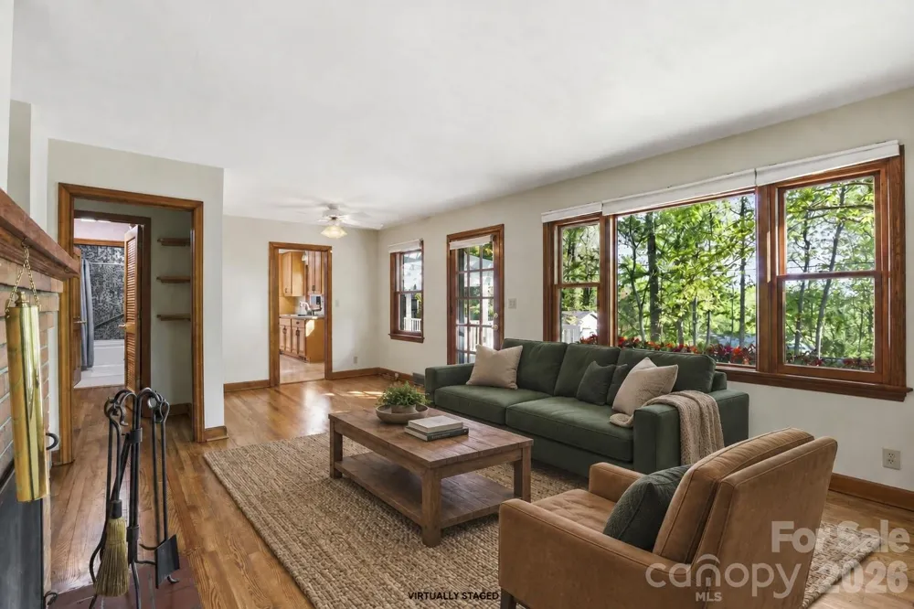 121 Wells Street Hendersonville, NC 28739