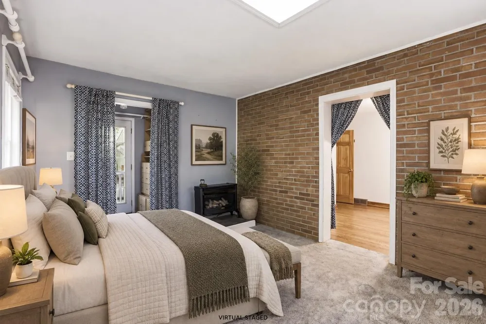 121 Wells Street Hendersonville, NC 28739