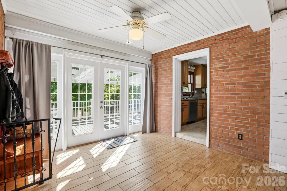 121 Wells Street Hendersonville, NC 28739