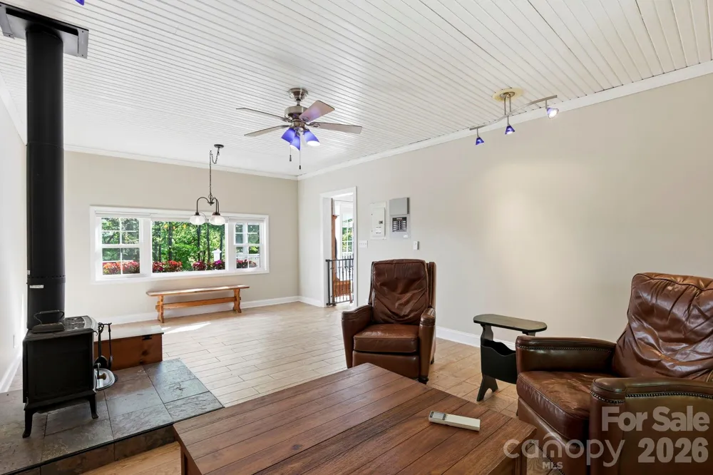 121 Wells Street Hendersonville, NC 28739