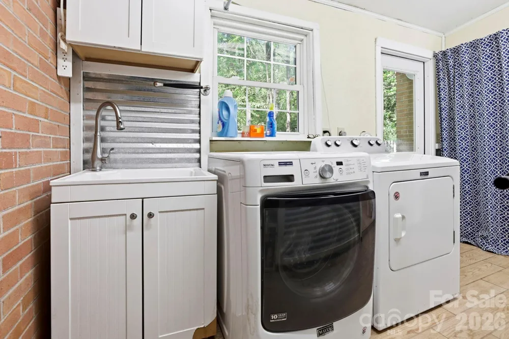 121 Wells Street Hendersonville, NC 28739