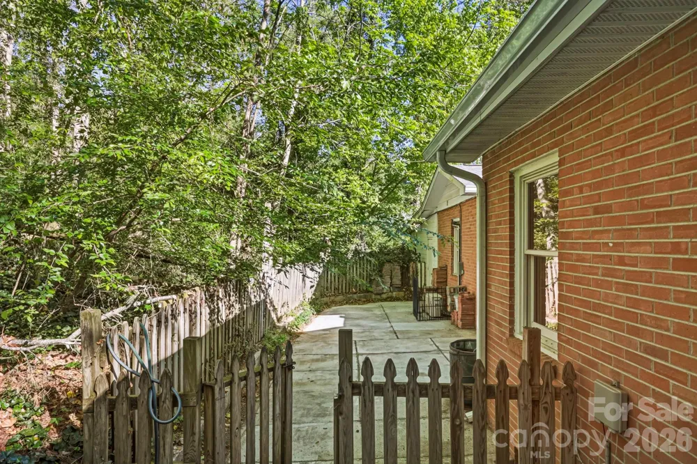 121 Wells Street Hendersonville, NC 28739