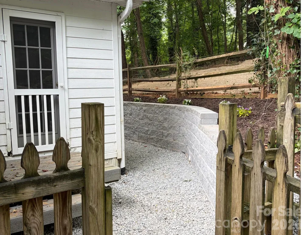 121 Wells Street Hendersonville, NC 28739