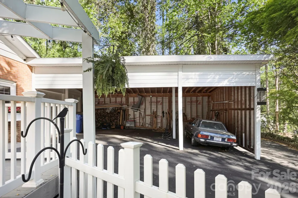 121 Wells Street Hendersonville, NC 28739