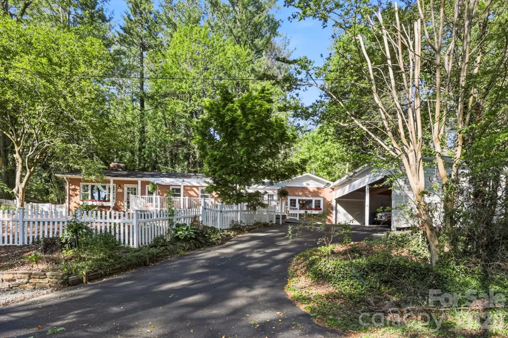 121 Wells Street Hendersonville, NC 28739