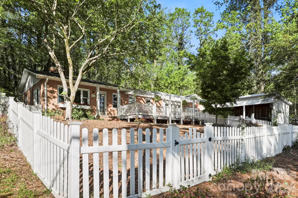 121 Wells Street Hendersonville, NC 28739