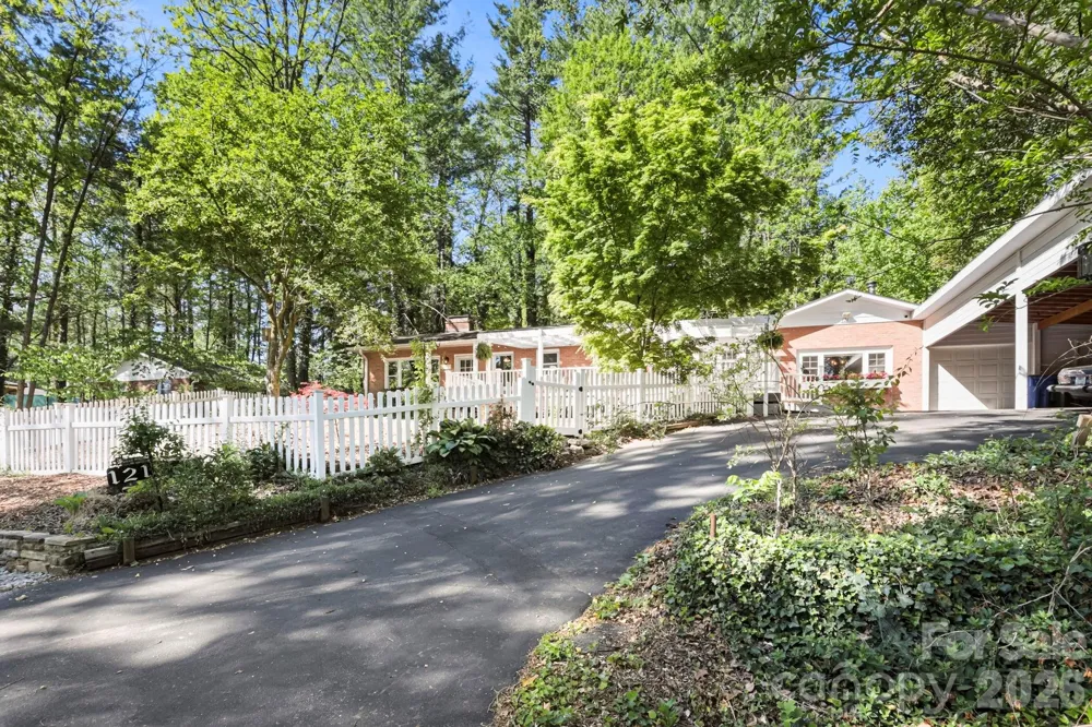 121 Wells Street Hendersonville, NC 28739