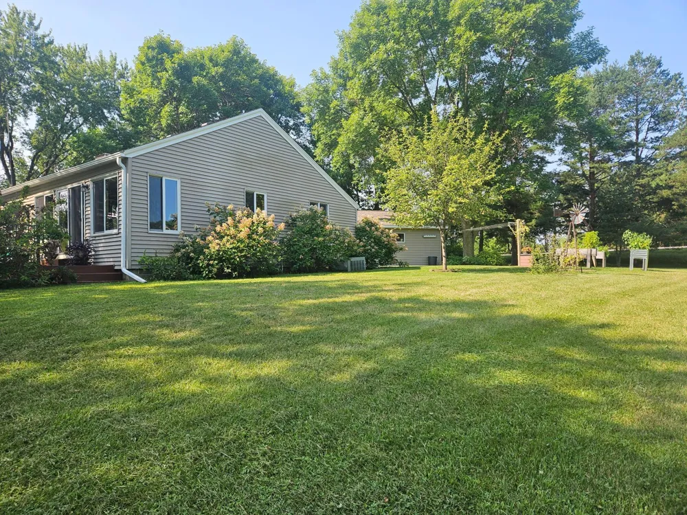 16474 Lake Avenue Paynesville, MN 56362