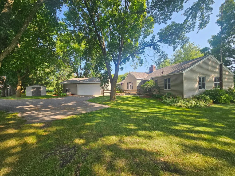 16474 Lake Avenue Paynesville, MN 56362