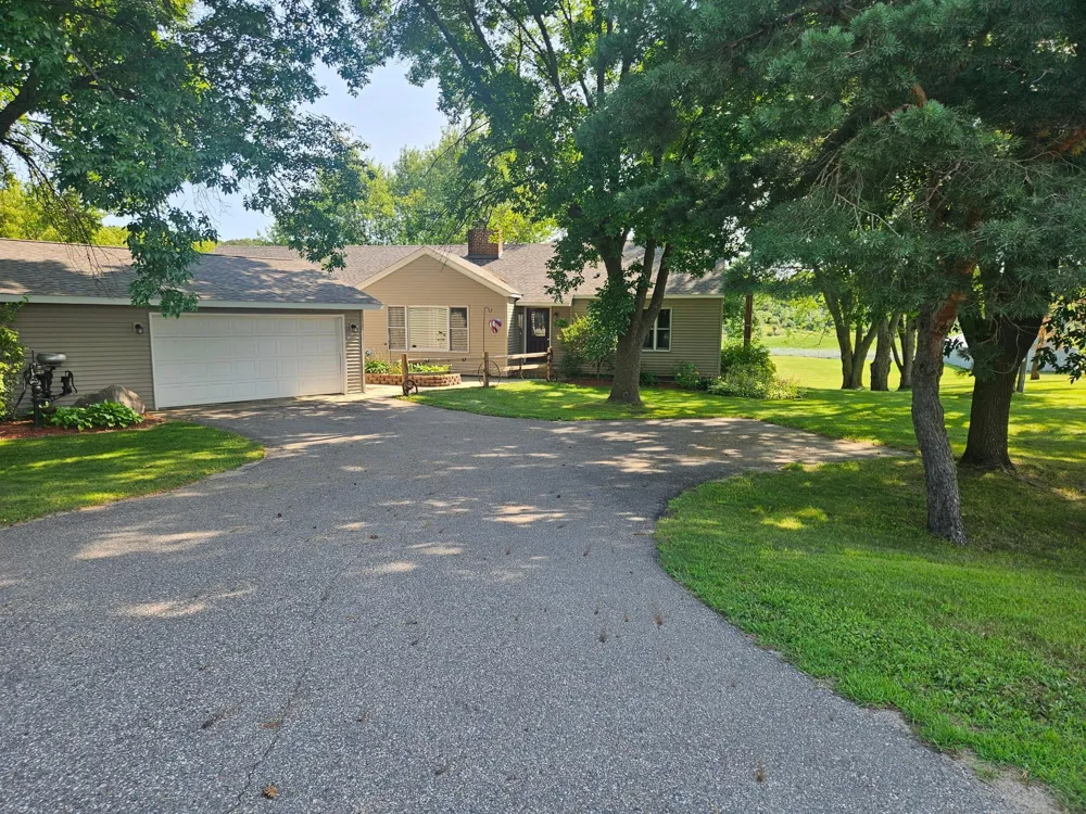 16474 Lake Avenue Paynesville, MN 56362